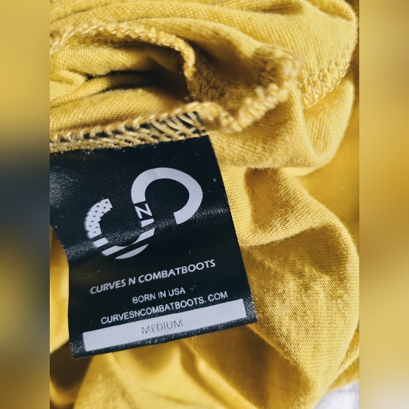 Curves and Combatboots t-shirt - Picture 3 of 4